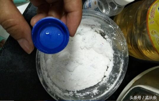 做美食，吃油的就是油烟机了！自制清洁剂吧，省钱省力，擦的好干净