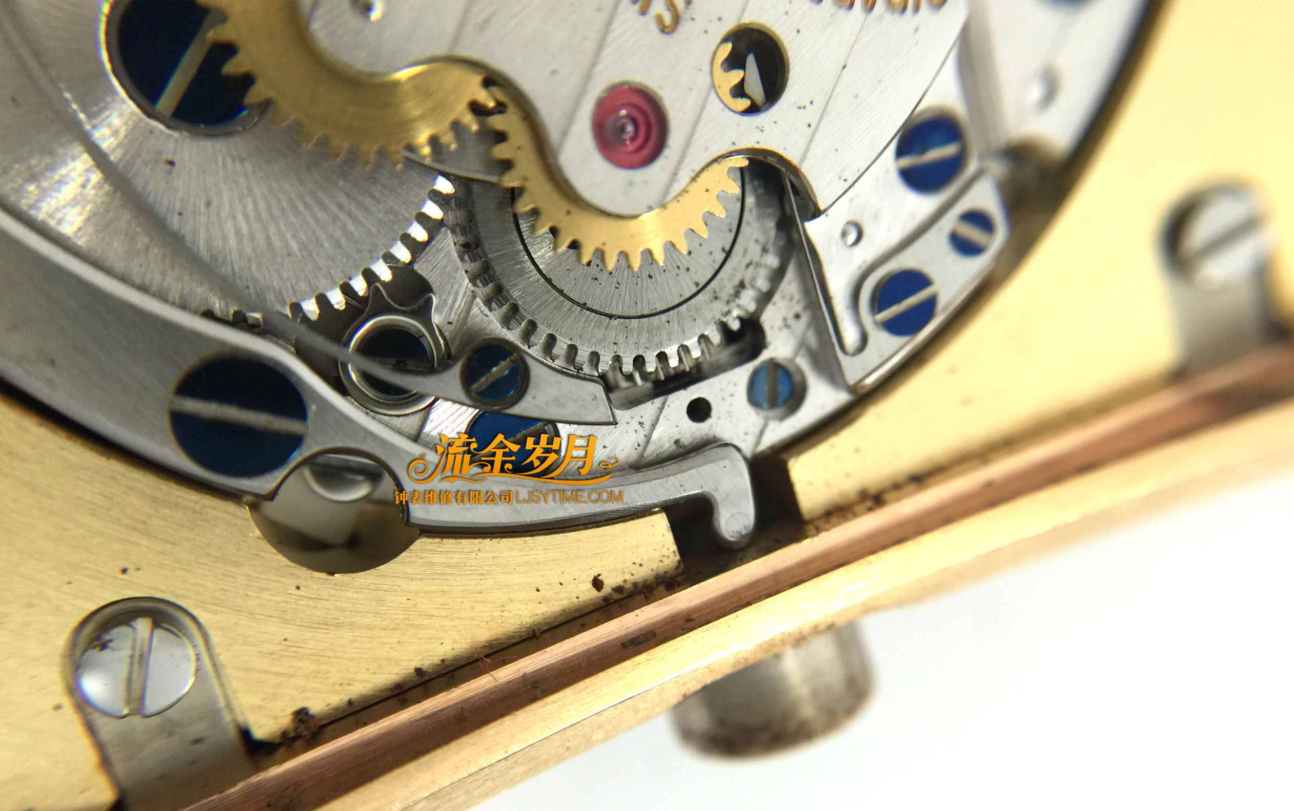 手表进水导致停走,不及时洗油真的很伤!把芯生锈断掉要换,机芯满是锈迹~看芝柏单按钮计时洗油后焕然一新
