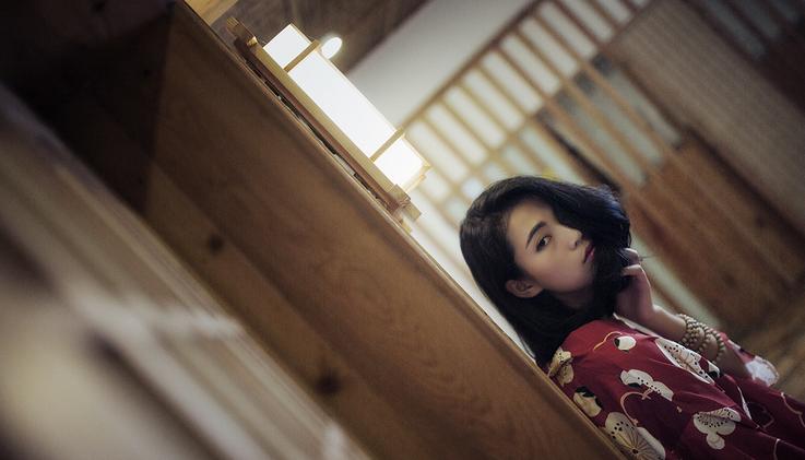 认识10年的男性朋友突然向我告白，我既期待和他发展，又觉得对不起老公，未来我该怎么办