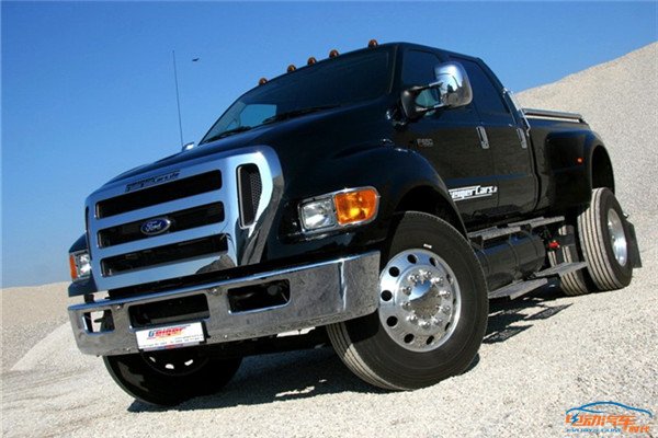 开这些车上路我谁都不怕，有本事你来撞啊！