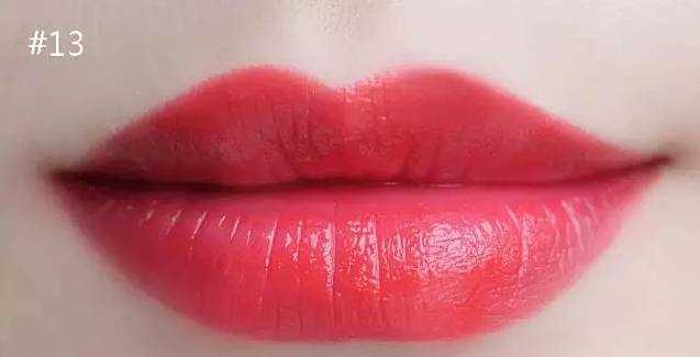 李一桐涂偏黑口红,李一桐唇纹