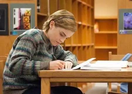 赫敏艾玛沃特森短发,赫敏艾玛沃特森开挂人生