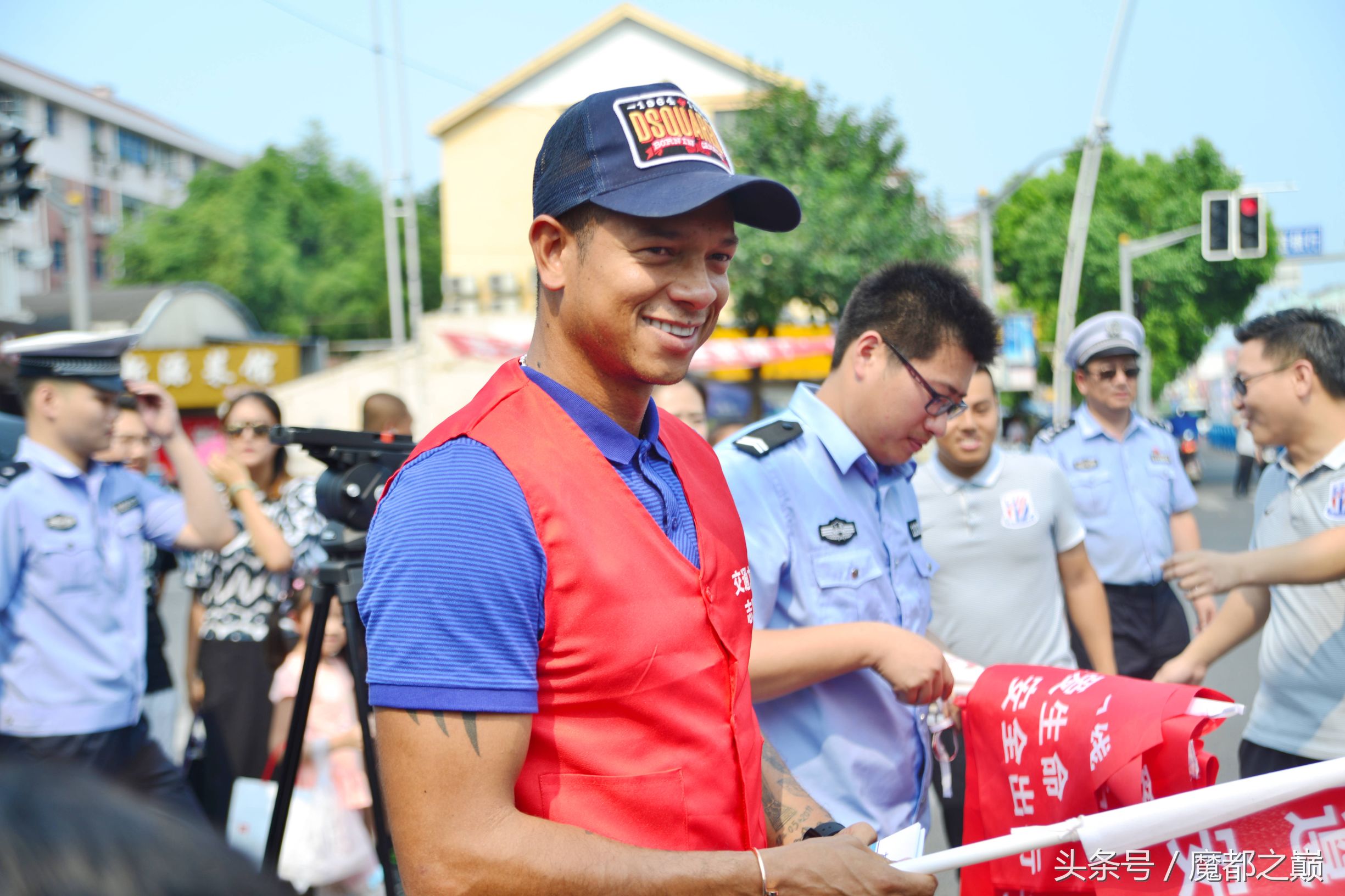 上海申花球员街头,申花新援在上海街头活动