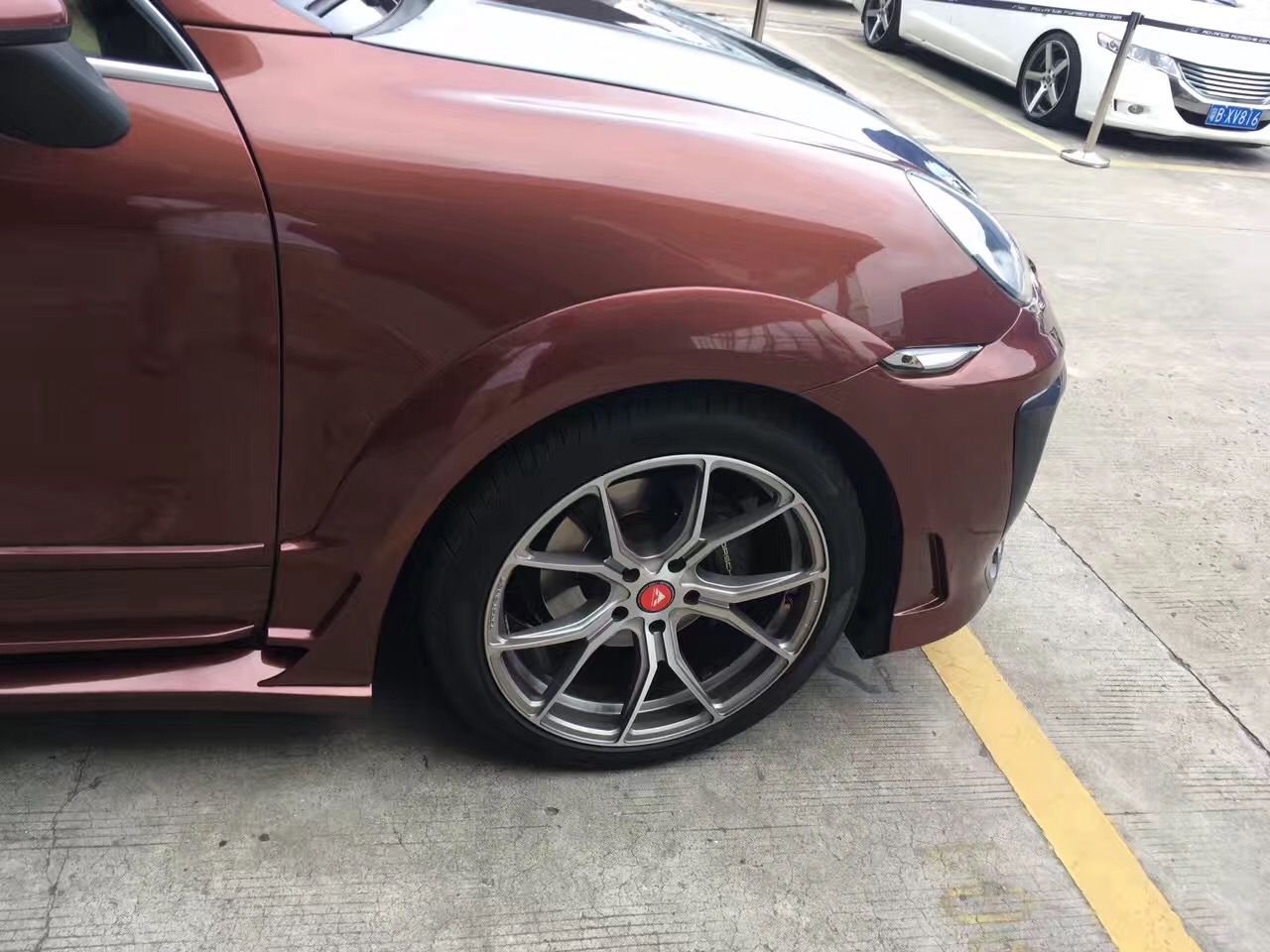 你的家车改了没买菜车保时捷卡宴升级21寸大V轮毂加哈曼EVO宽体包围，猜下改了多少钱