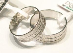 珠宝首饰都有小瑕疵吗 (珠宝首饰辨别真假千万别踩雷)