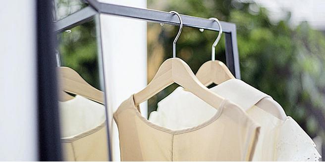 衣帽架充分利用家里的空间,房间有这种衣帽架太实用了