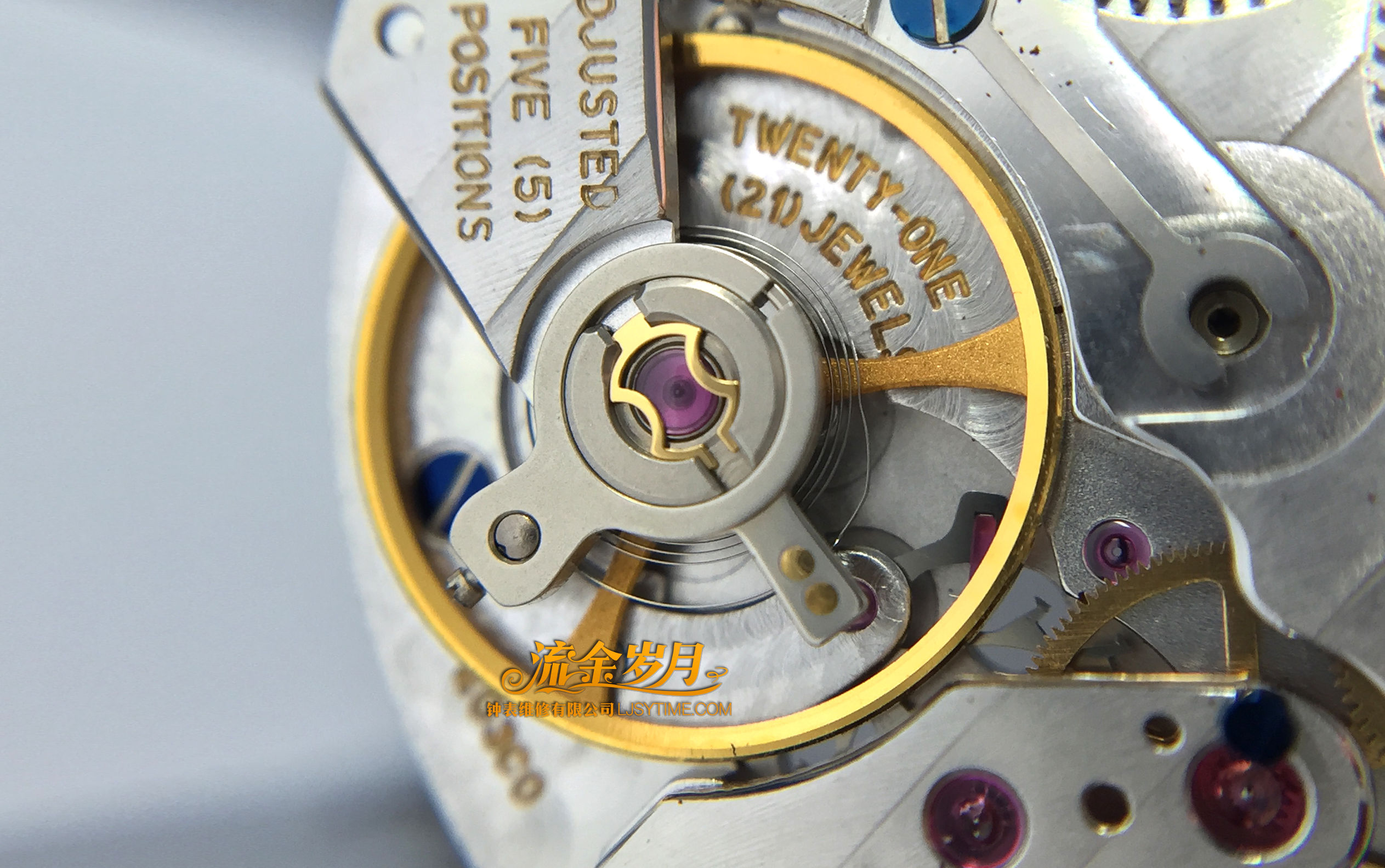 手表进水导致停走,不及时洗油真的很伤!把芯生锈断掉要换,机芯满是锈迹~看芝柏单按钮计时洗油后焕然一新
