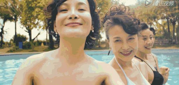 说中国不懂时尚，看看蕾哈娜的潮鞋，中国大妈呵呵一笑