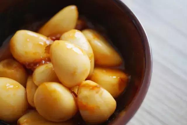 三伏天不吃饭也要买一件棉麻衫,三伏天不开空调吃饭一身汗