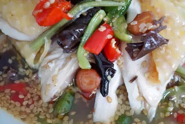 三伏天不吃饭也要买一件棉麻衫,三伏天不开空调吃饭一身汗