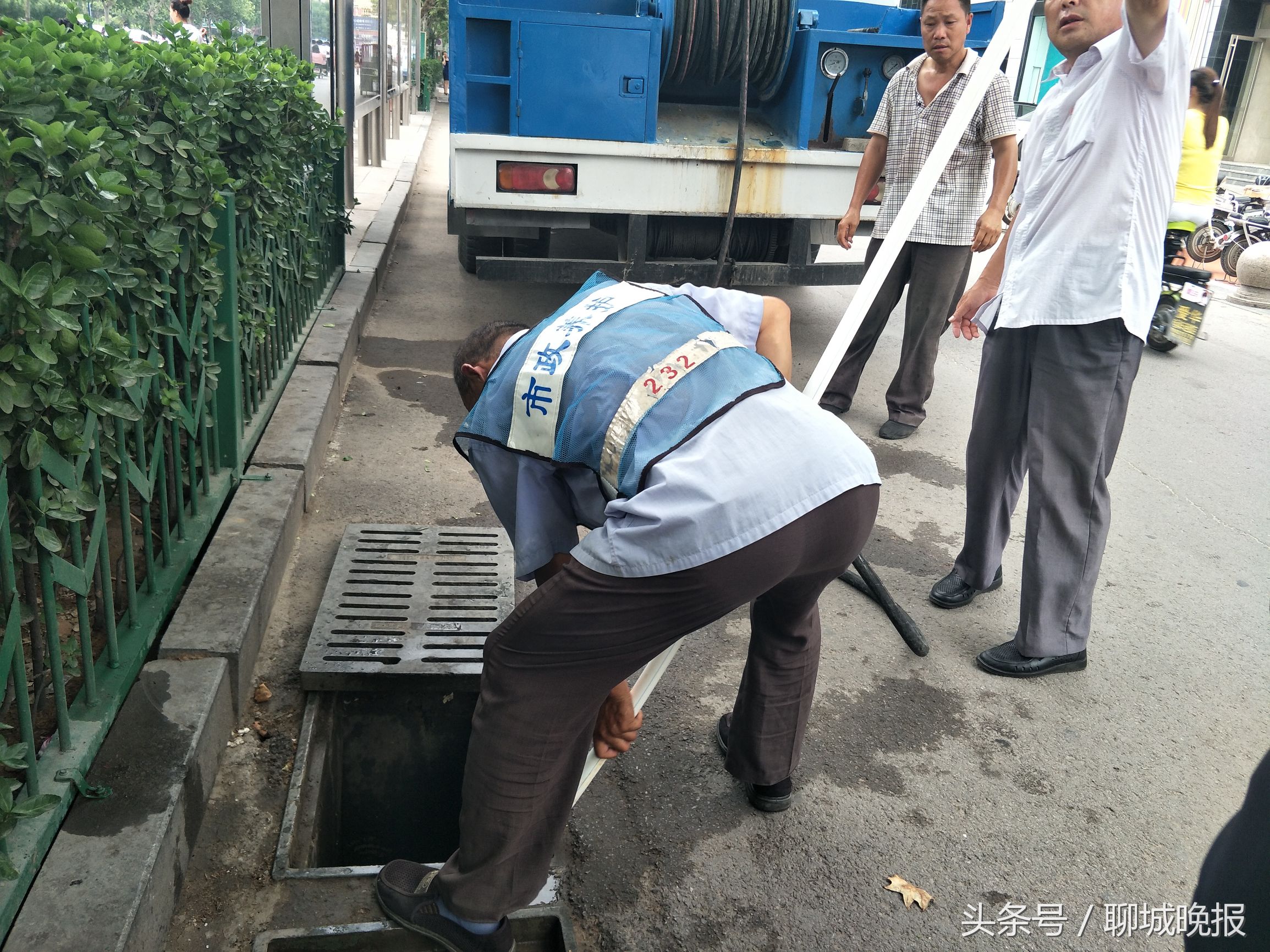 高温下的河道清掏工,直击高温下的施工