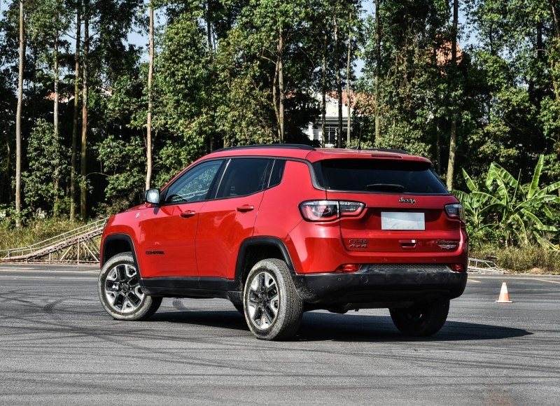 指南者2.4四驱豪华版,吉普指南者2.4四驱高性能版