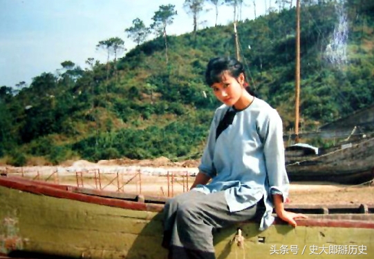 此女曾号令群雄，叱咤风云，名动朝野，退隐后相夫教子，不为人知