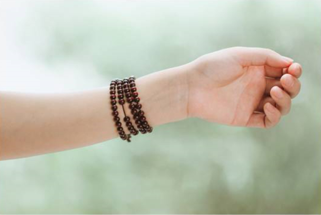 手串太松了怎么让它变紧,手串四圈太松五圈太紧怎么办