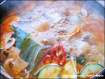 还在外面餐厅吃东西？爬过老鼠的锅是不是用来继续给你炒菜？