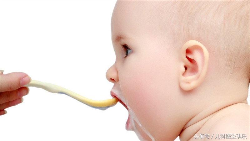 宝宝不爱吃奶或是4大原因导致，学会5个调理方法，可让宝宝慢慢适应规律性饮食