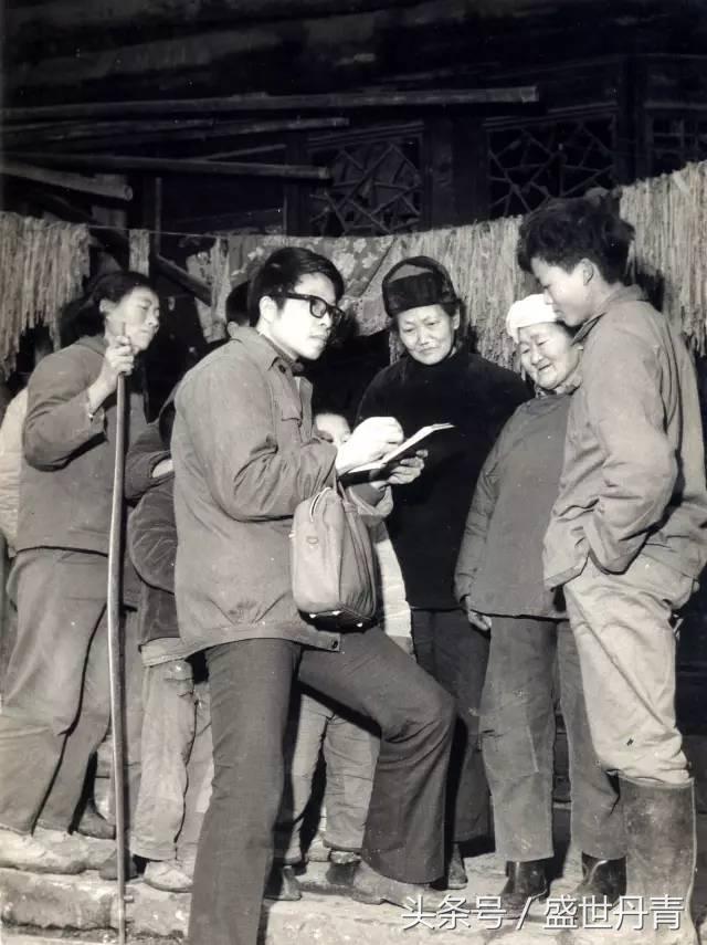 他曾在达钢干了十年锅炉工，却以一幅《父亲》享誉中国画坛！如今依然是“罗二哥”