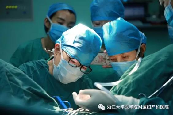 给病人“送红包”?不仅如此,浙大妇院的医生们还给阿克苏地区带去了现金的医疗技术,服务南疆!