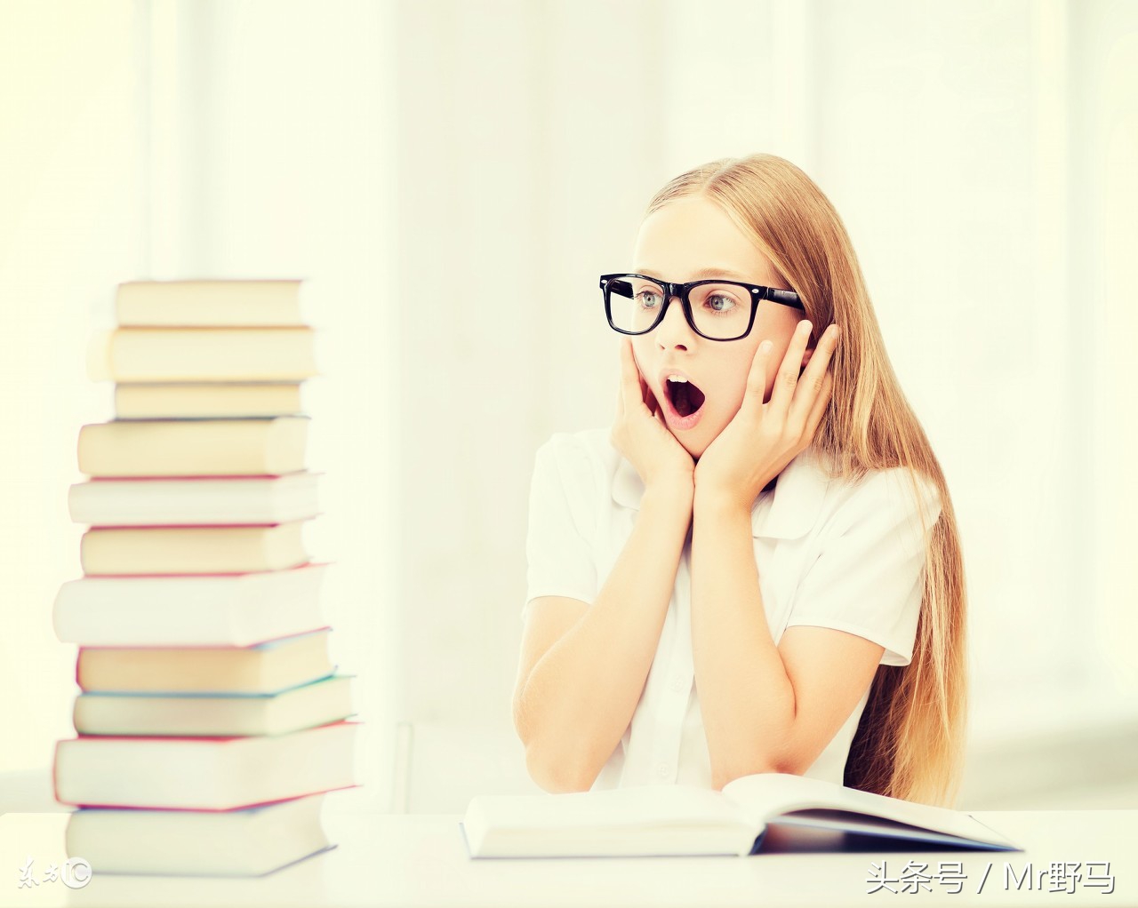 水瓶座女生分手后可能回头的表现,水瓶座女生深度解析