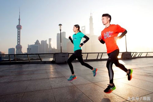 跑步保护膝盖的正确方法与技巧,跑步膝盖痛学会3个修复动作