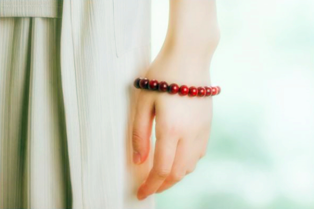 手串太松了怎么让它变紧,手串四圈太松五圈太紧怎么办