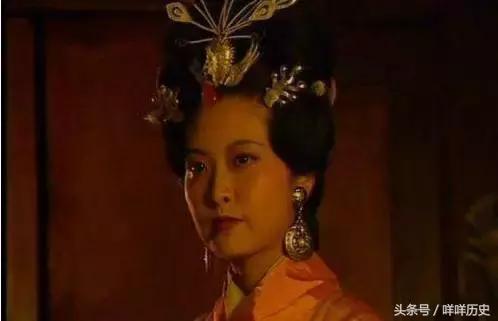 三国演义离间计的故事30字,三国演义小妾出轨