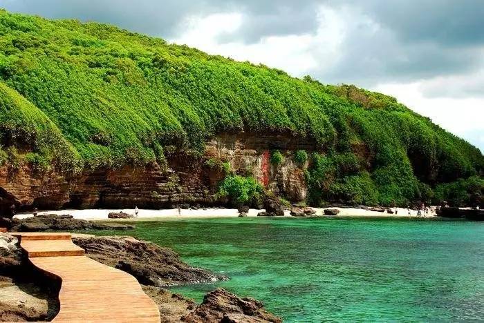 你会选择在南宁和300万人“假装生活”还是和我一起出逃到海岛呢!