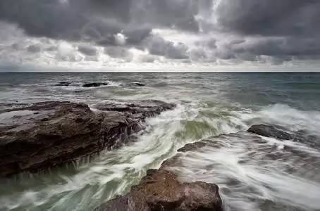 你会选择在南宁和300万人“假装生活”还是和我一起出逃到海岛呢!