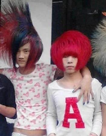 葬爱家族欠一块水泥地,广西葬爱家族水泥地斗舞完整视频