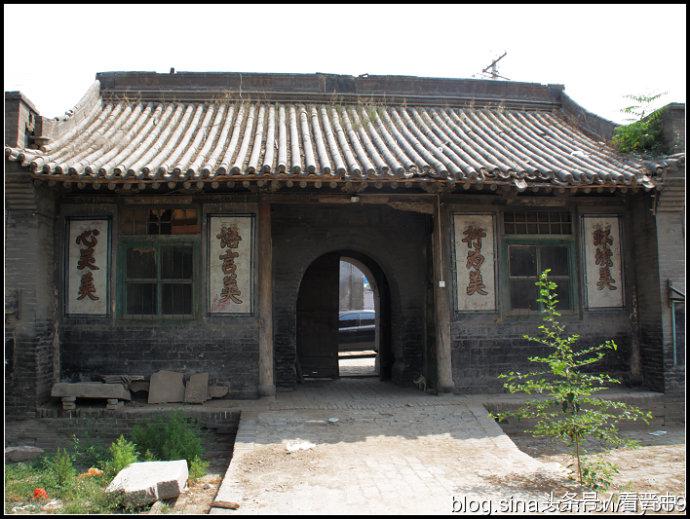 行走在乡野的路上,行走在山野乡间