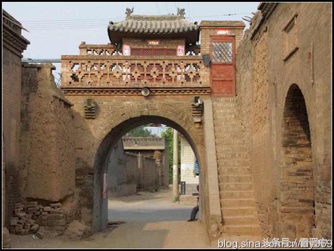 行走在乡野的路上,行走在山野乡间