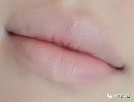 唇色深厚唇适合什么色的口红,唇色深素颜口红不沾杯推荐