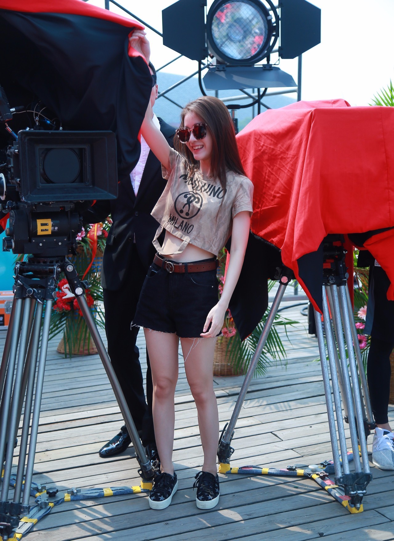 赵薇黄晓明周冬雨中餐厅,赵薇周冬雨高清大图