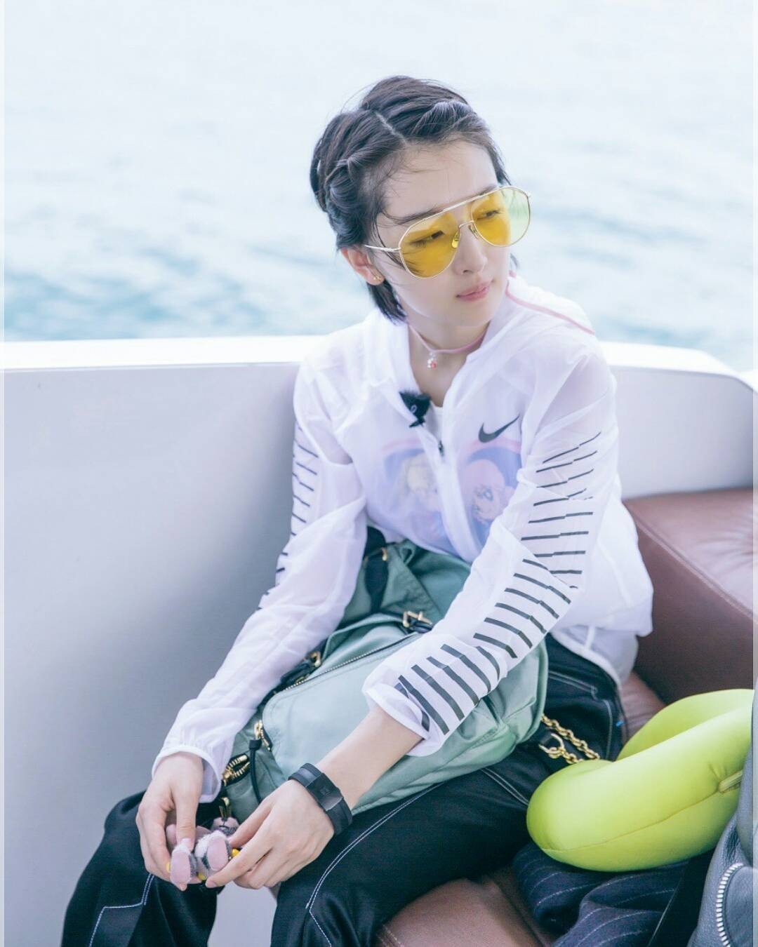 赵薇黄晓明周冬雨中餐厅,赵薇周冬雨高清大图