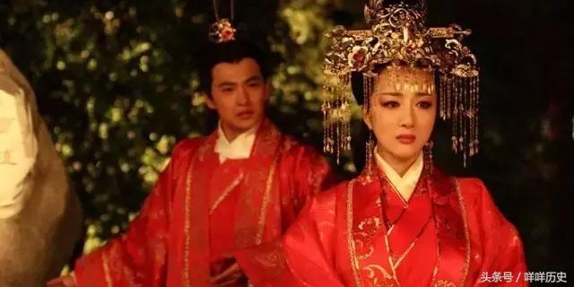 三国演义离间计的故事30字,三国演义小妾出轨