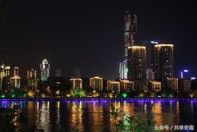 腾龙18-200大变焦镜头,一镜走宇宙腾龙18-400开箱视频