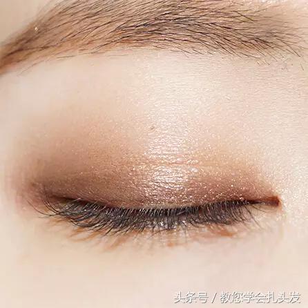 好看的发型扎法女童10-12岁鱼尾辫,从头顶上就开始编鱼尾辫怎么编