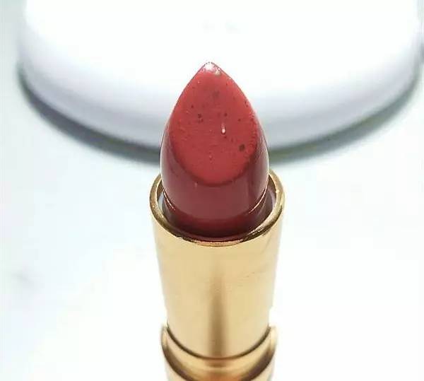 这个月用过的口红有点发霉,一年左右的口红发霉