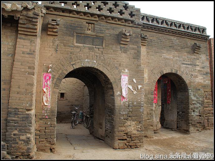 行走在乡野的路上,行走在山野乡间