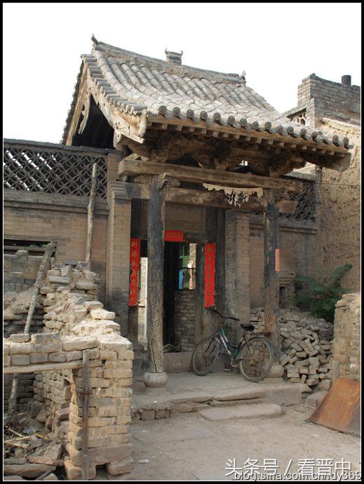 行走在乡野的路上,行走在山野乡间