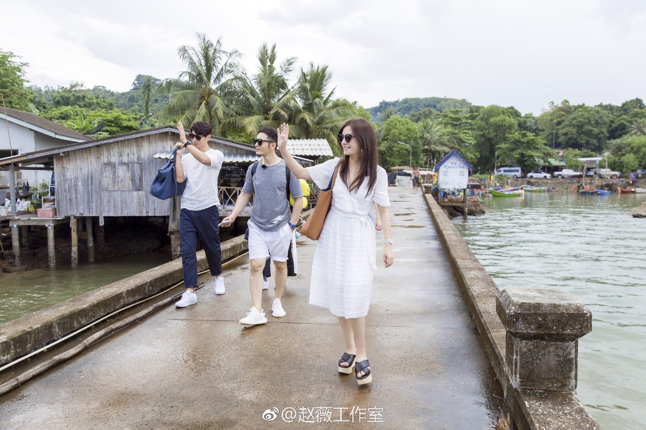 赵薇黄晓明周冬雨中餐厅,赵薇周冬雨高清大图