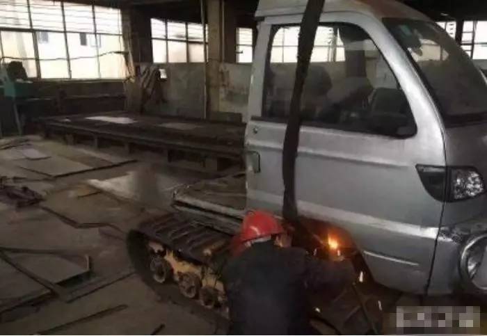 哈飞最大面包车,一辆奔驰大g一辆路虎