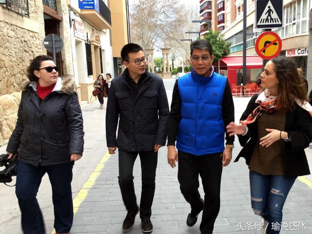 当着巴萨批梅西染发留须有问题！“徐根宝非染发队”，能“黑”出中国足球新天地吗