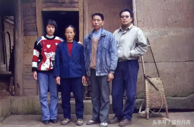 他曾在达钢干了十年锅炉工，却以一幅《父亲》享誉中国画坛！如今依然是“罗二哥”