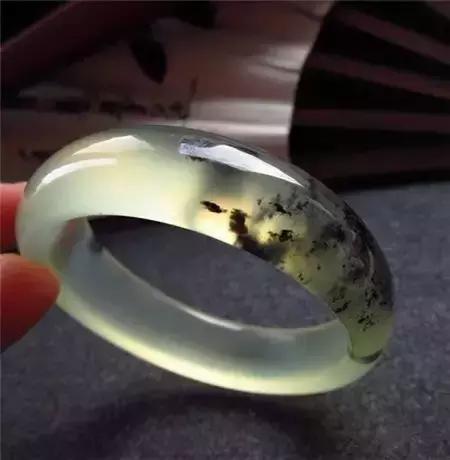 岫玉的黄白老玉与河磨玉的区别,老司机带你聊翡翠