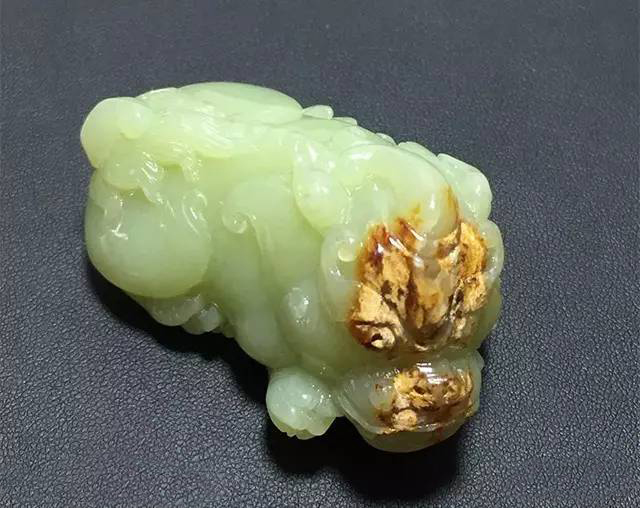 岫玉的黄白老玉与河磨玉的区别,老司机带你聊翡翠