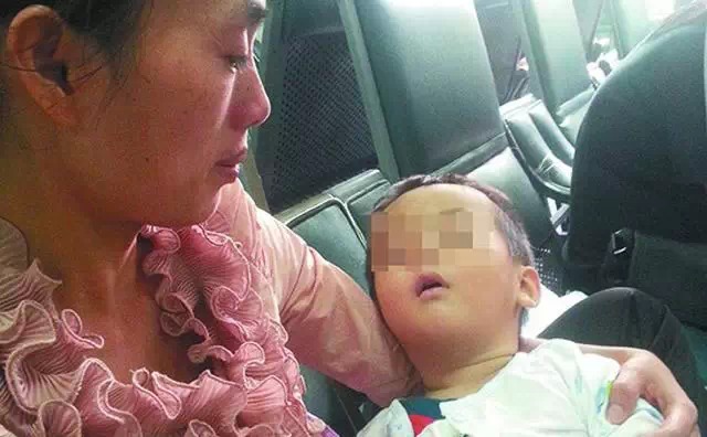 「育儿讲堂」四岁宝宝喝了这个变成傻子，国家不提倡，媒体屡曝光，还有家长当耳旁风