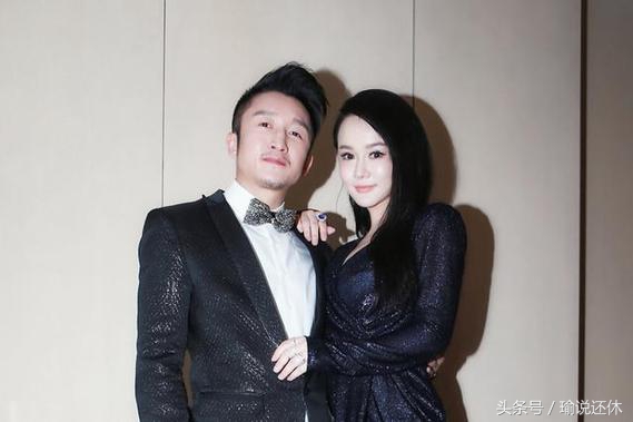 邹市明冉莹颖夫妇运动,邹市明娇妻冉莹颖现身机场