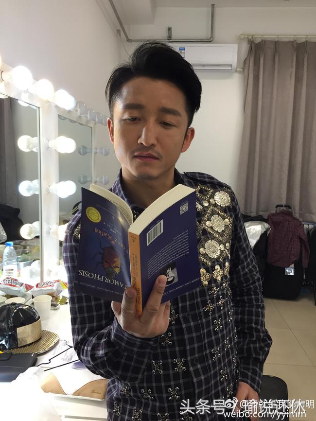 邹市明冉莹颖夫妇运动,邹市明娇妻冉莹颖现身机场