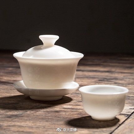 每天去茶垢的方法,经常喝茶的人如何清理茶具